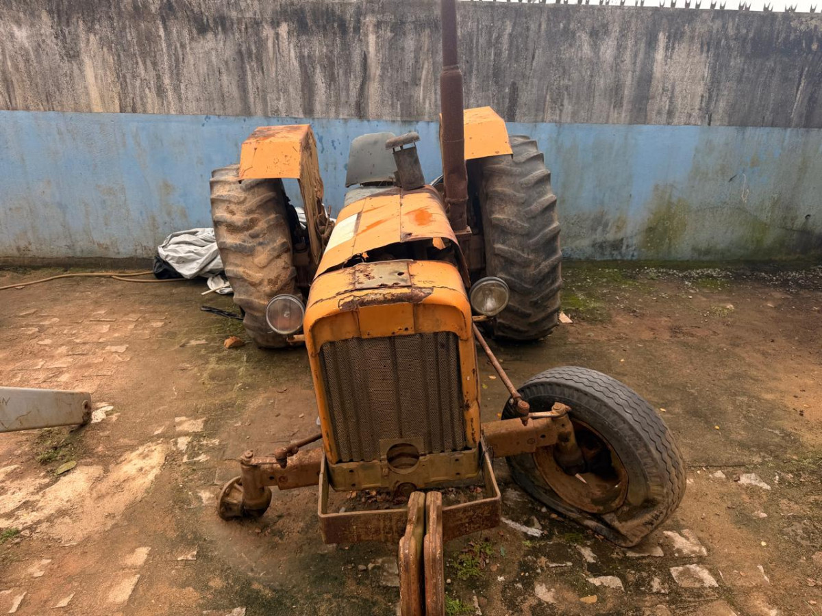 SUCATA: TRATOR AGRÍCOLA VALMET SEM COR DEFINIDA (SUCATA SEM DIREITO A DOCUMENTAÇÃO). — foto 5