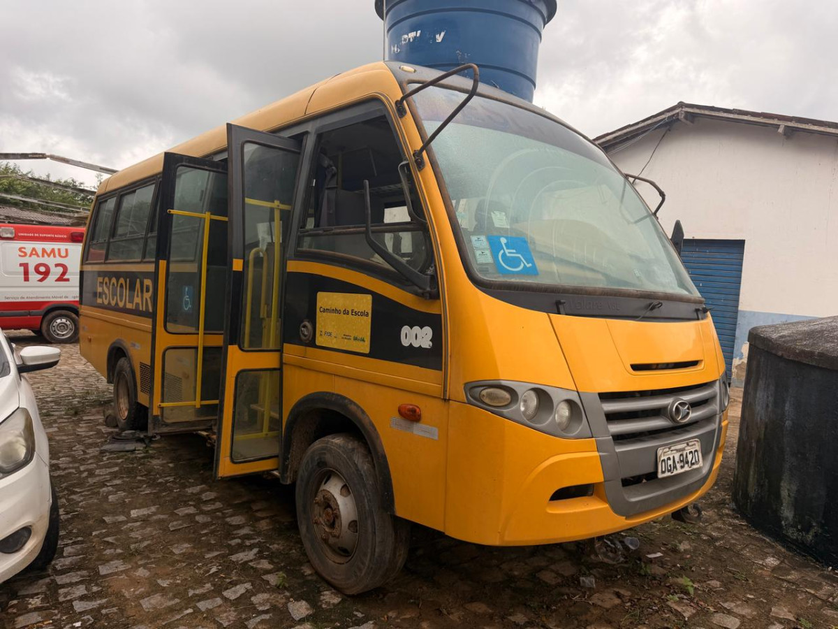 MICROÔNIBUS MARCOPOLO VOLARE V8L E-O, ANO/MOD 2012/2013, COR AMARELA, DIESEL — foto 1