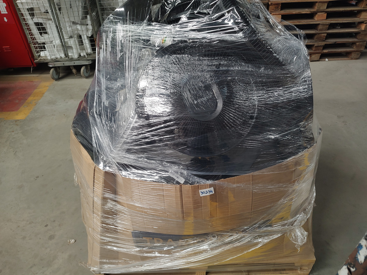 Pallet Fechado com Aproximadamente 31 Itens Diversos