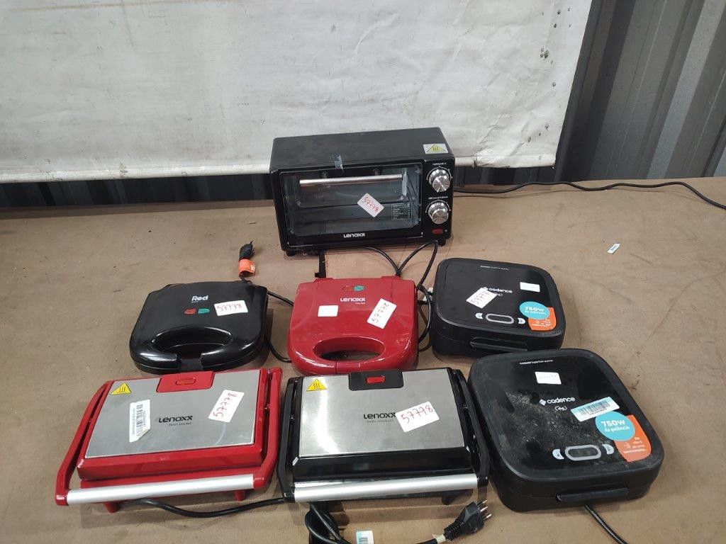 07 Itens Sendo: 06 Sanduicheiras/Grills + 01 Forno