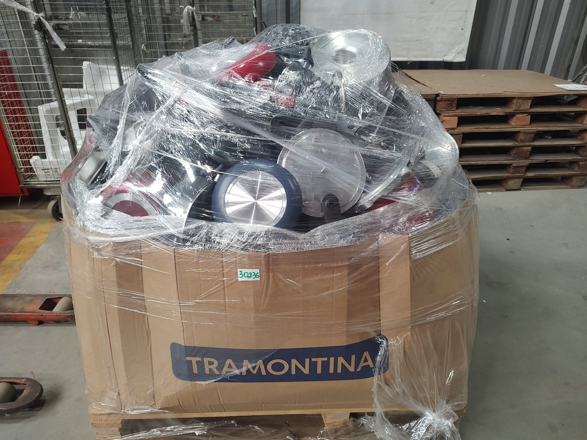 Pallet Fechado com Aproximadamente 116 Itens Diversos
