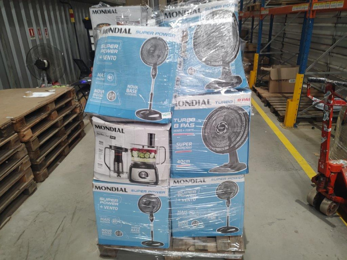 Pallet Fechado com Aproximadamente 30 Itens Diversos