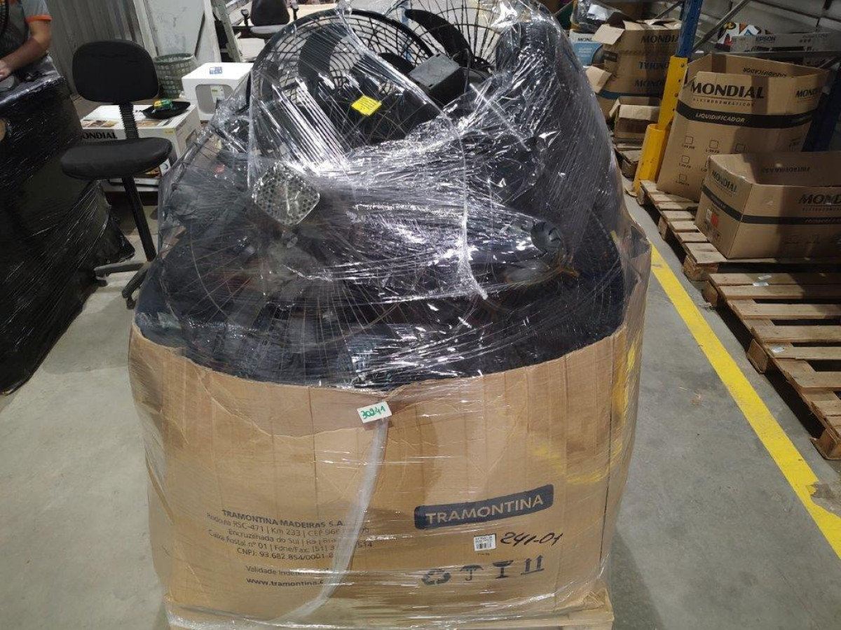 Pallet Fechado com Aproximadamente 36 Itens Diversos