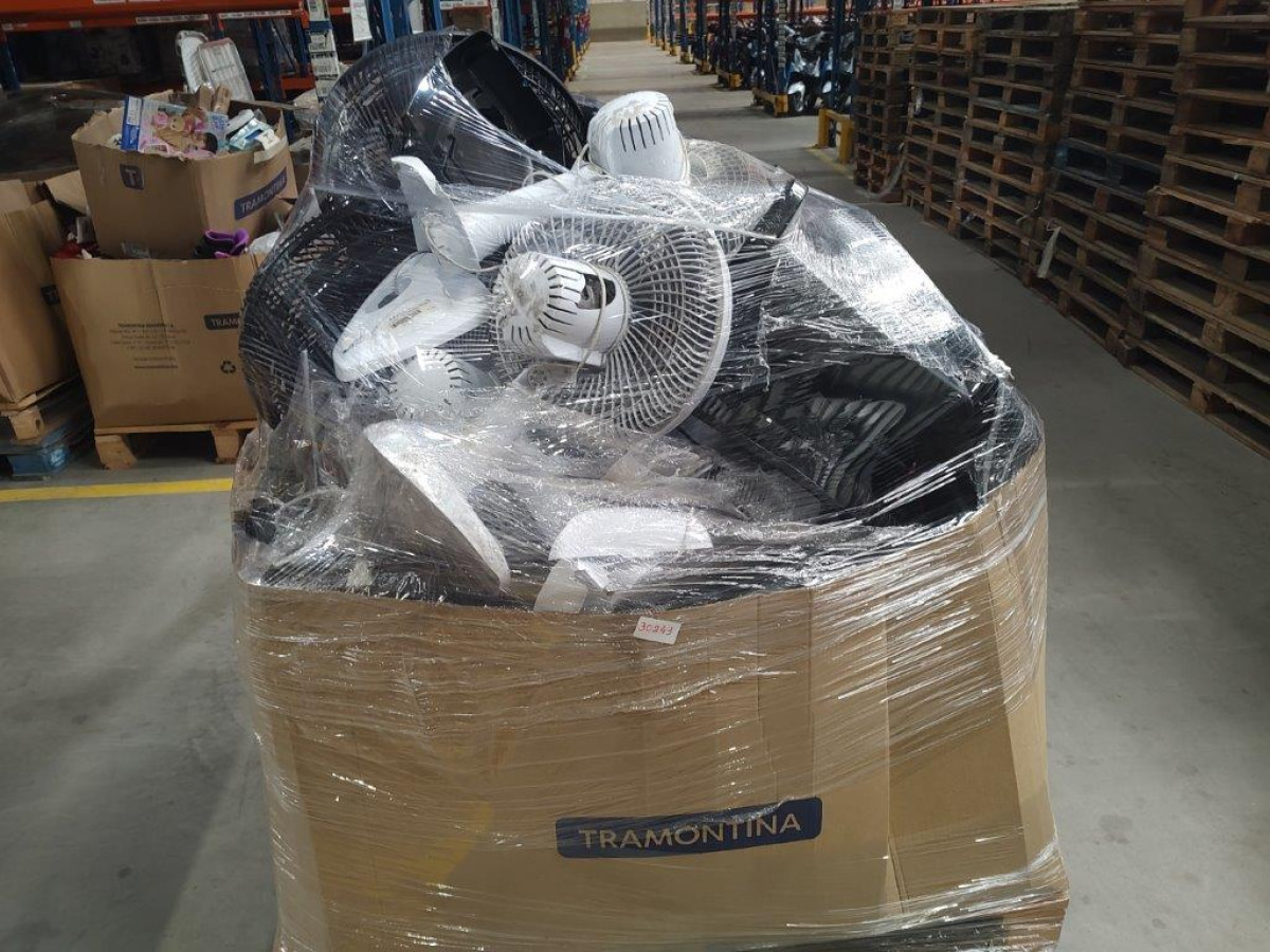 Pallet Fechado com Aproximadamente 27 Itens Diversos