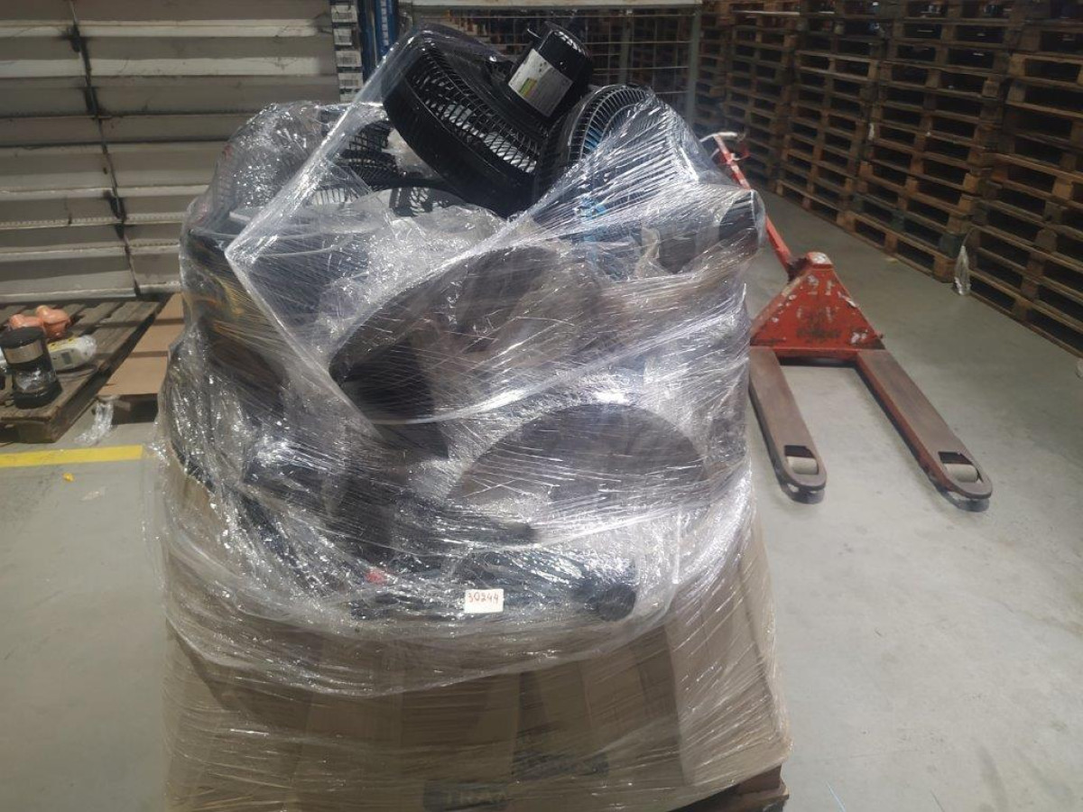 Pallet Fechado com Aproximadamente 18 Itens Diversos