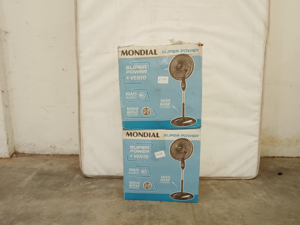 02 Ventiladores de Coluna Mondial