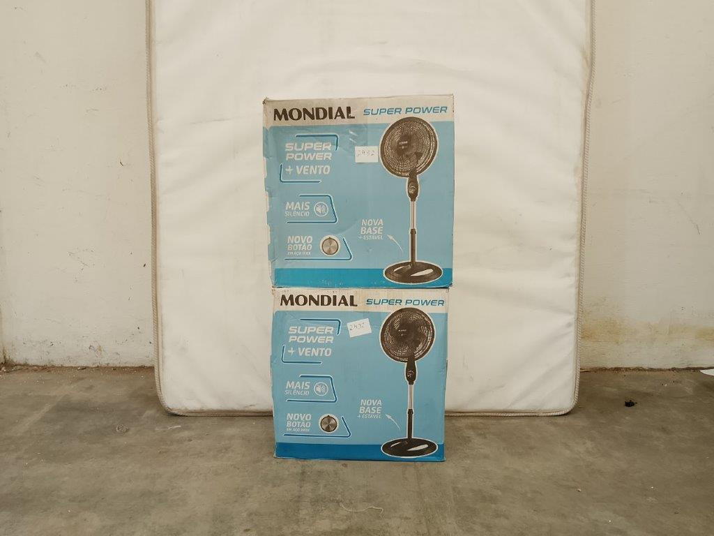 02 Ventiladores de Coluna Mondial