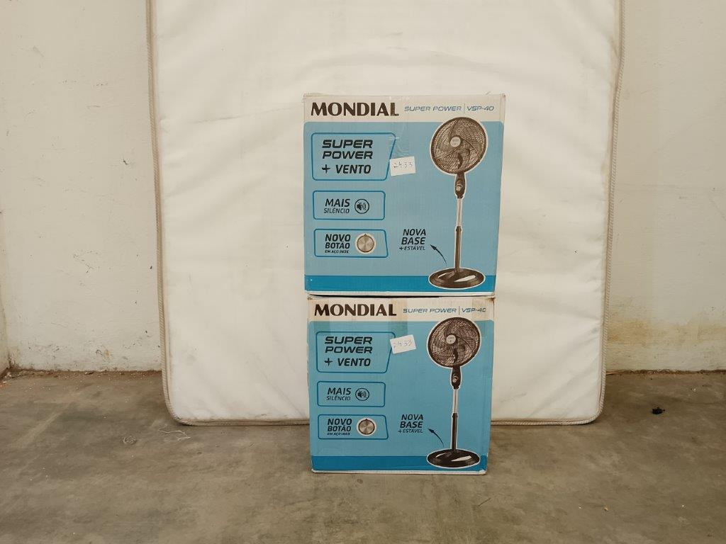 02 Ventiladores de Coluna Mondial