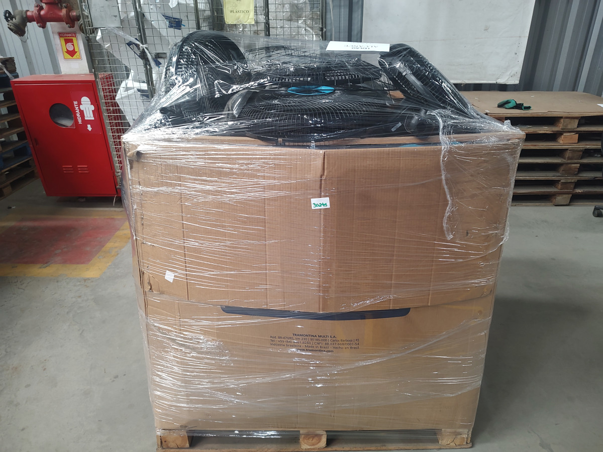 Pallet Fechado com Aproximadamente 30 Itens Diversos