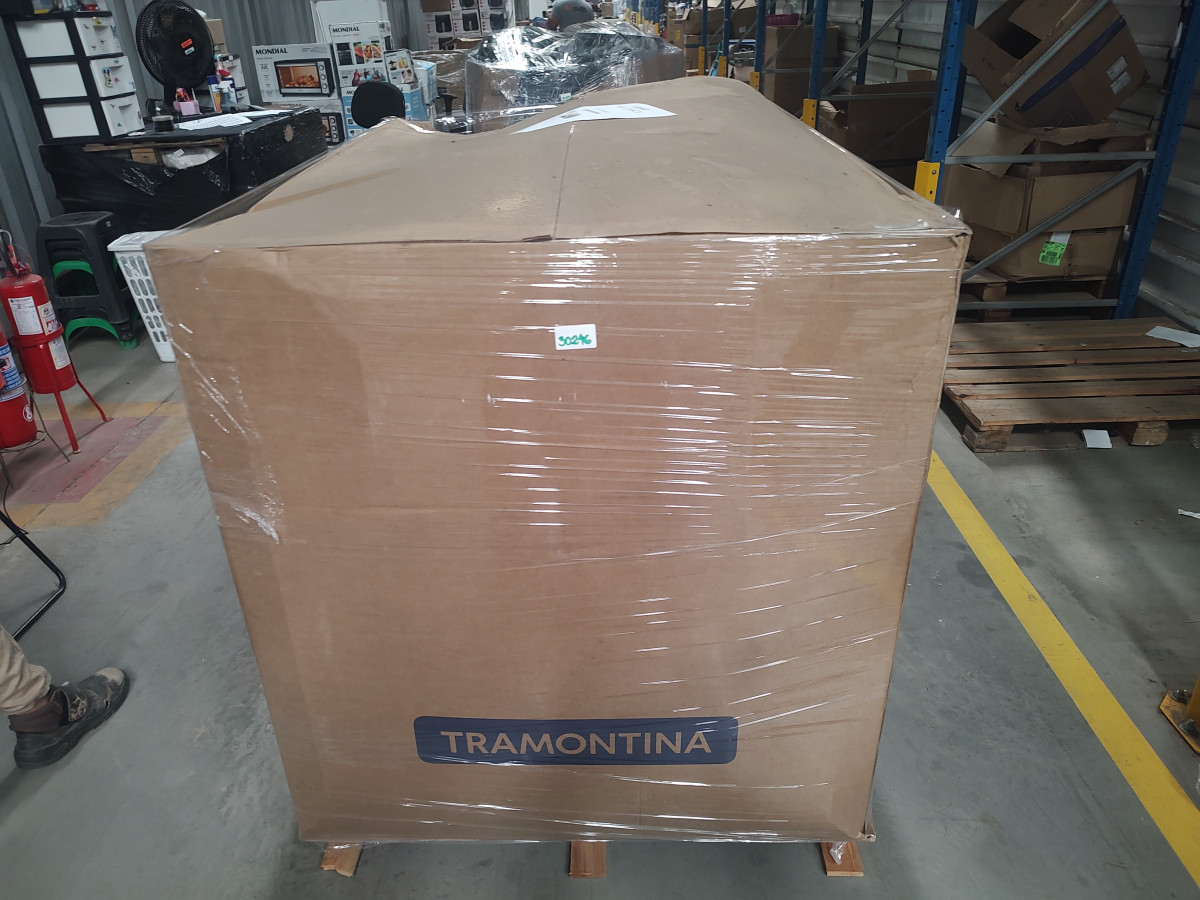 Pallet Fechado com Aproximadamente 21 Itens Diversos