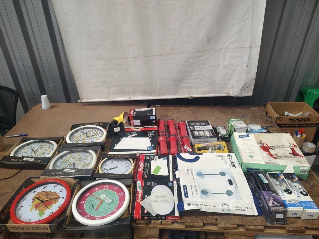 28 Itens Diversos, Sendo Lanternas, Relogios, Paineis Led e Etc