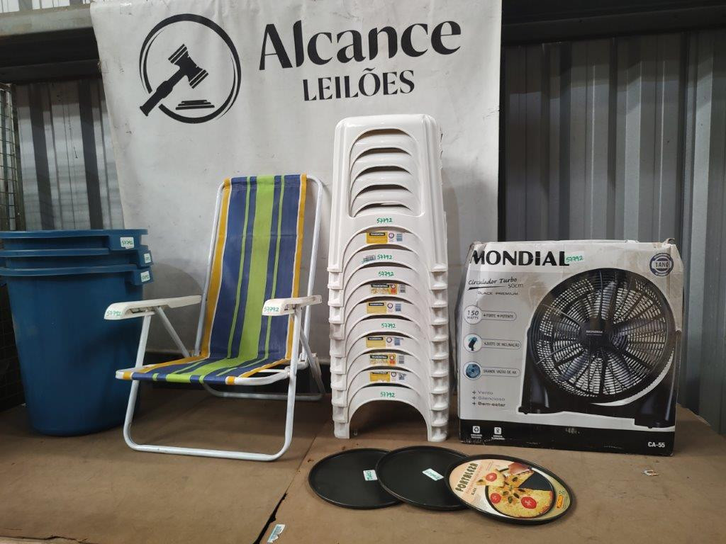 19 Itens Sendo: 03 Assadeiras + 11 Banquetas + 01 Cadeira de Praia + 01 Circulador de Ar + 03 Lixeiras