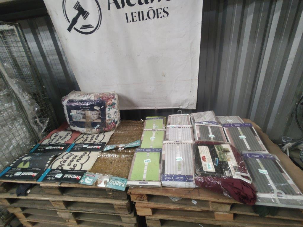 19 Itens Sendo: 04 Capachos + 11 Cortinas + 01 Jogo de Capas para Sofá + 01 Kit de Cama + 02 Tapetes de Box