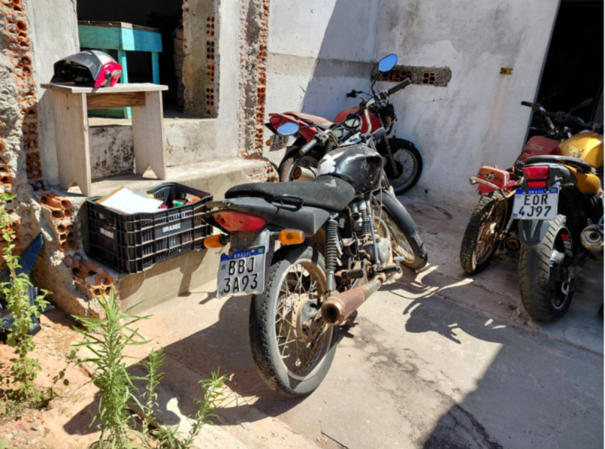 (SUCATA) HONDA CG 150 TITAN COR PRETA OSTENTANDO PLACA BBJ3A93 — foto 2