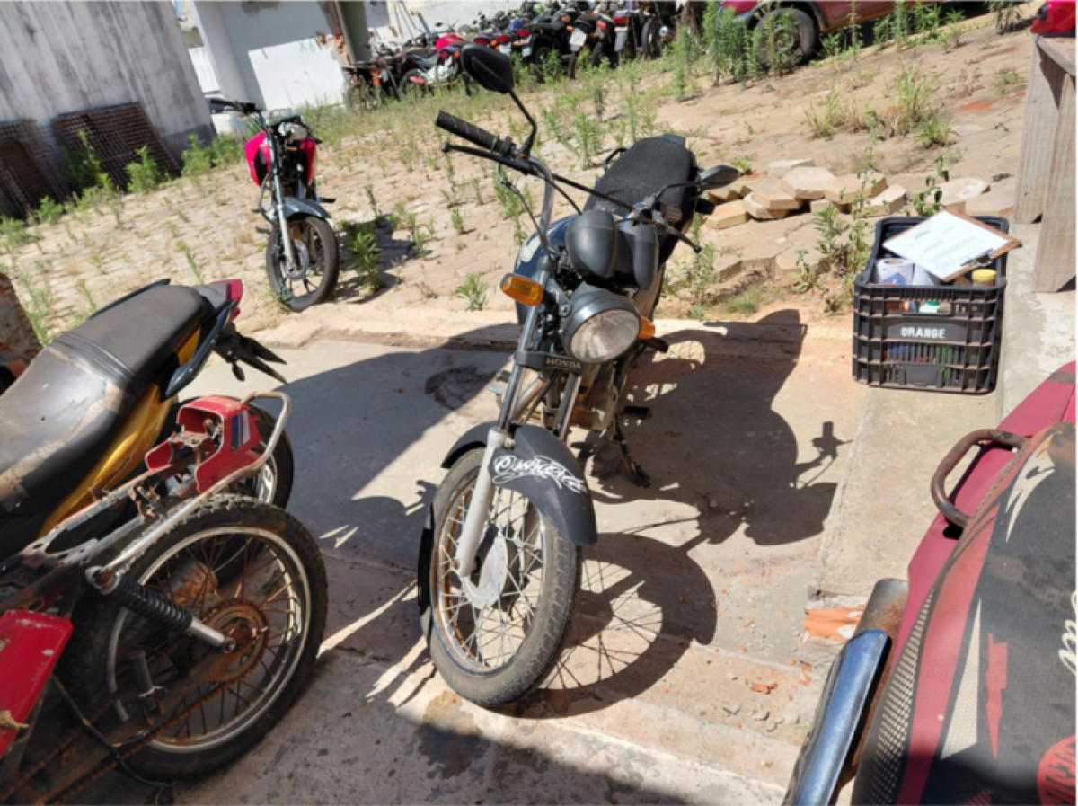 (SUCATA) HONDA CG 150 TITAN COR PRETA OSTENTANDO PLACA BBJ3A93 — foto 1