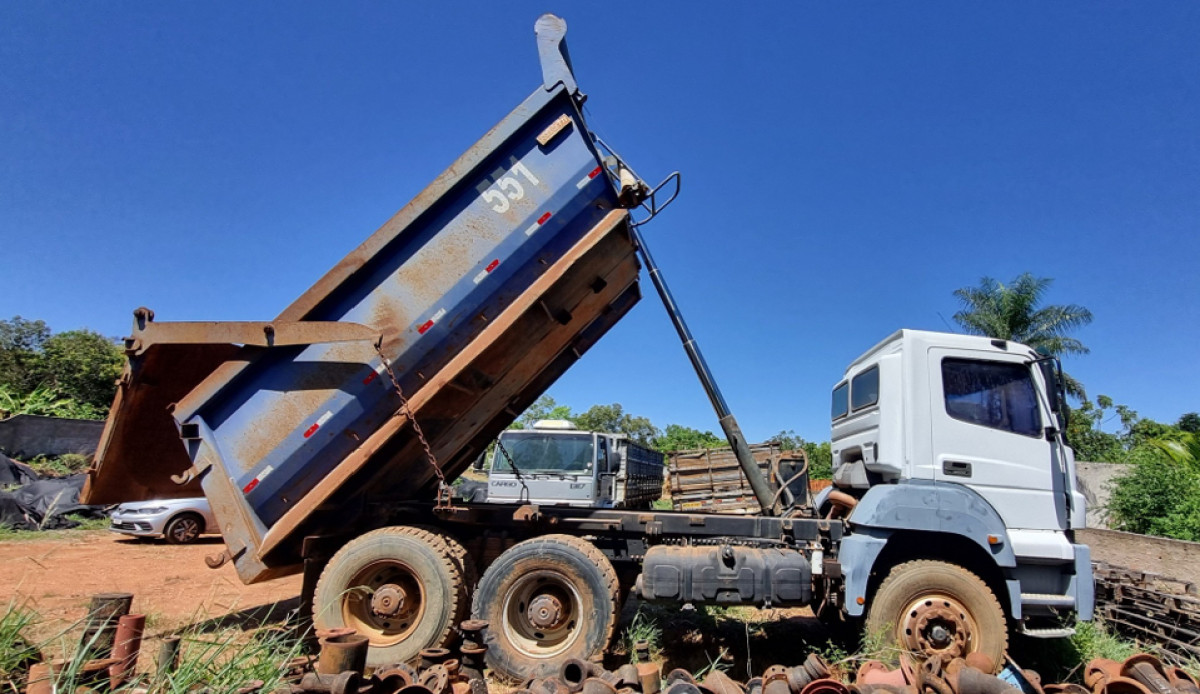 CAMINHÃO CAÇAMBA MARCA/MODELO MERCEDES-BENZ AXOR 4144K 6X4 — foto 3