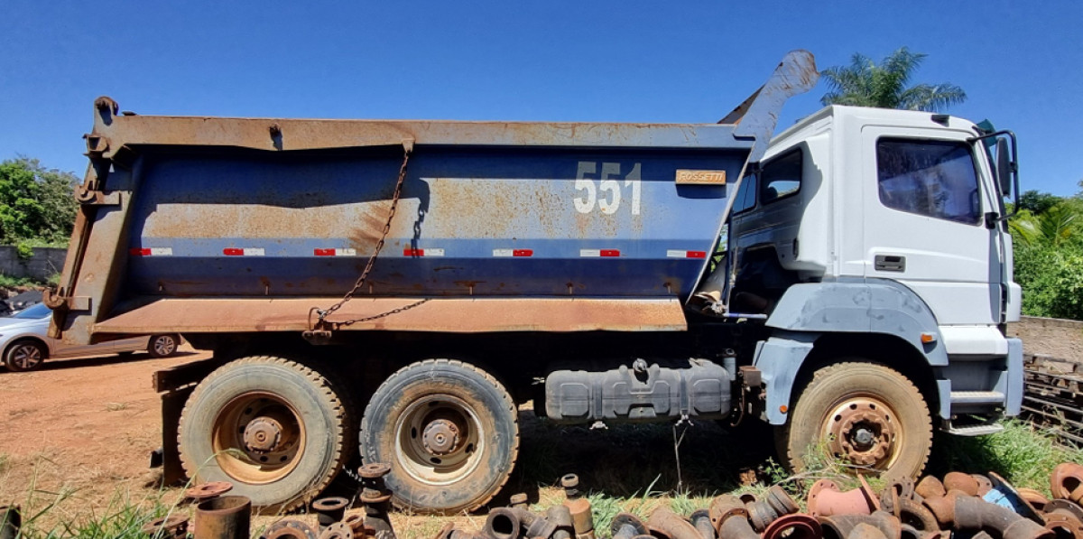 CAMINHÃO CAÇAMBA MARCA/MODELO MERCEDES-BENZ AXOR 4144K 6X4 — foto 2