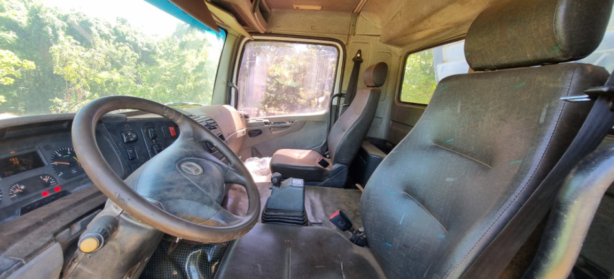 CAMINHÃO CAÇAMBA MARCA/MODELO MERCEDES-BENZ AXOR 4144K 6X4 — foto 1