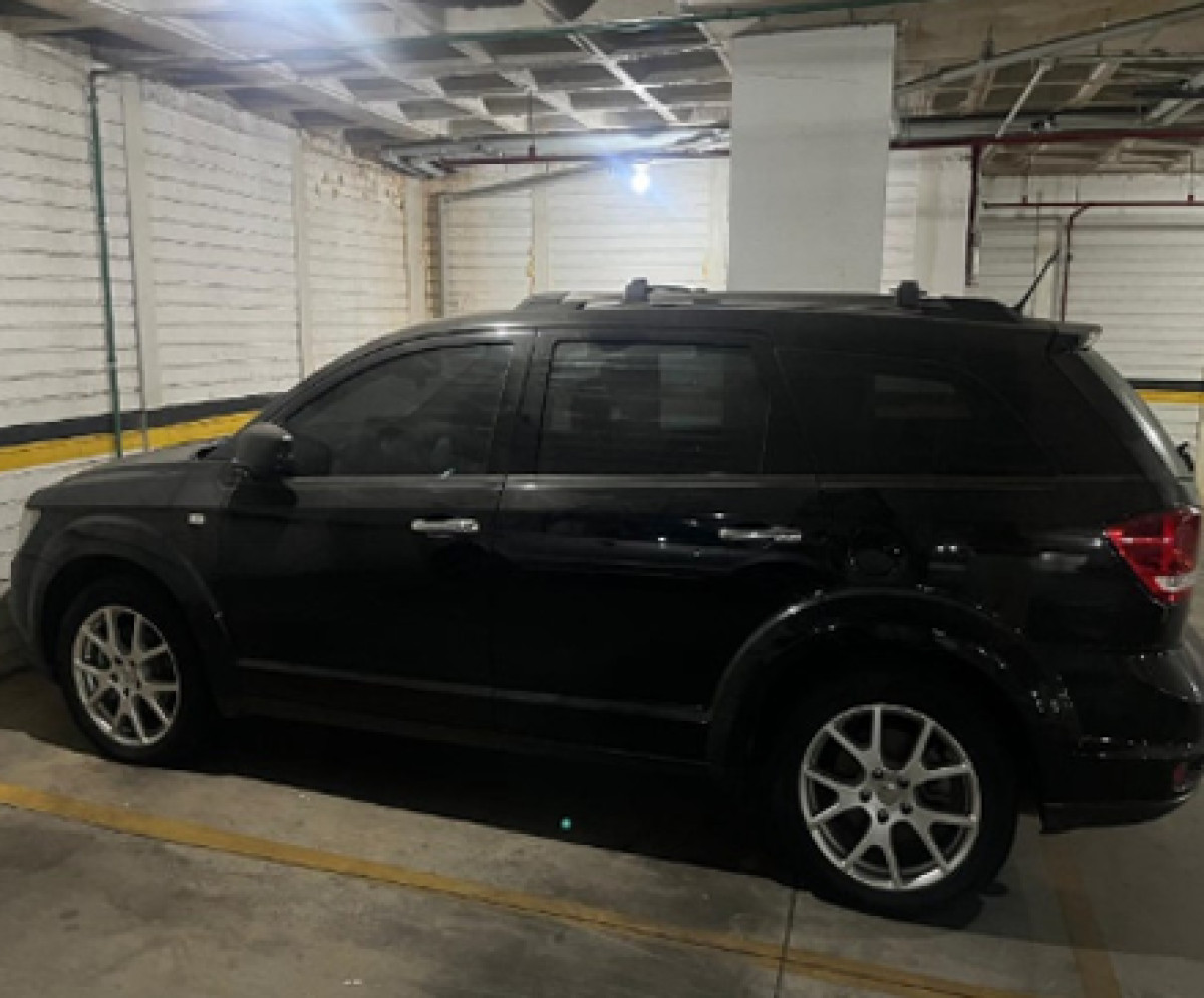 VEÍCULO, MARCA DODGE, MODELO JORNEY R/T — foto 3