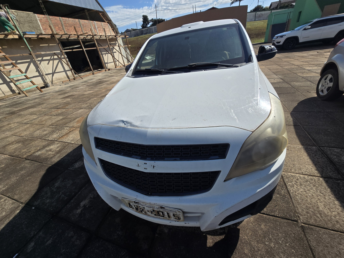 CHEVROLET/MONTANA LS | 2012/2013 | ALCOOL/GASOLINA | BRANCA | AVK4015 — foto 1