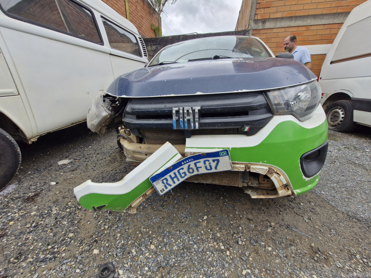 SUCATA DE DOIS VEICULOS FIAT/MOBI LIKE — foto 1