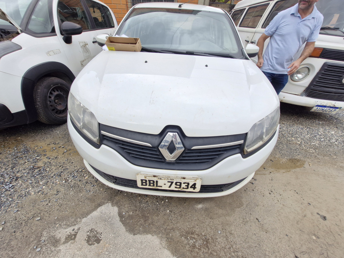 RENAULT/LOGAN EXP 16 SCE | 2017/2017 | ALCOOL/GASOLINA — foto 1