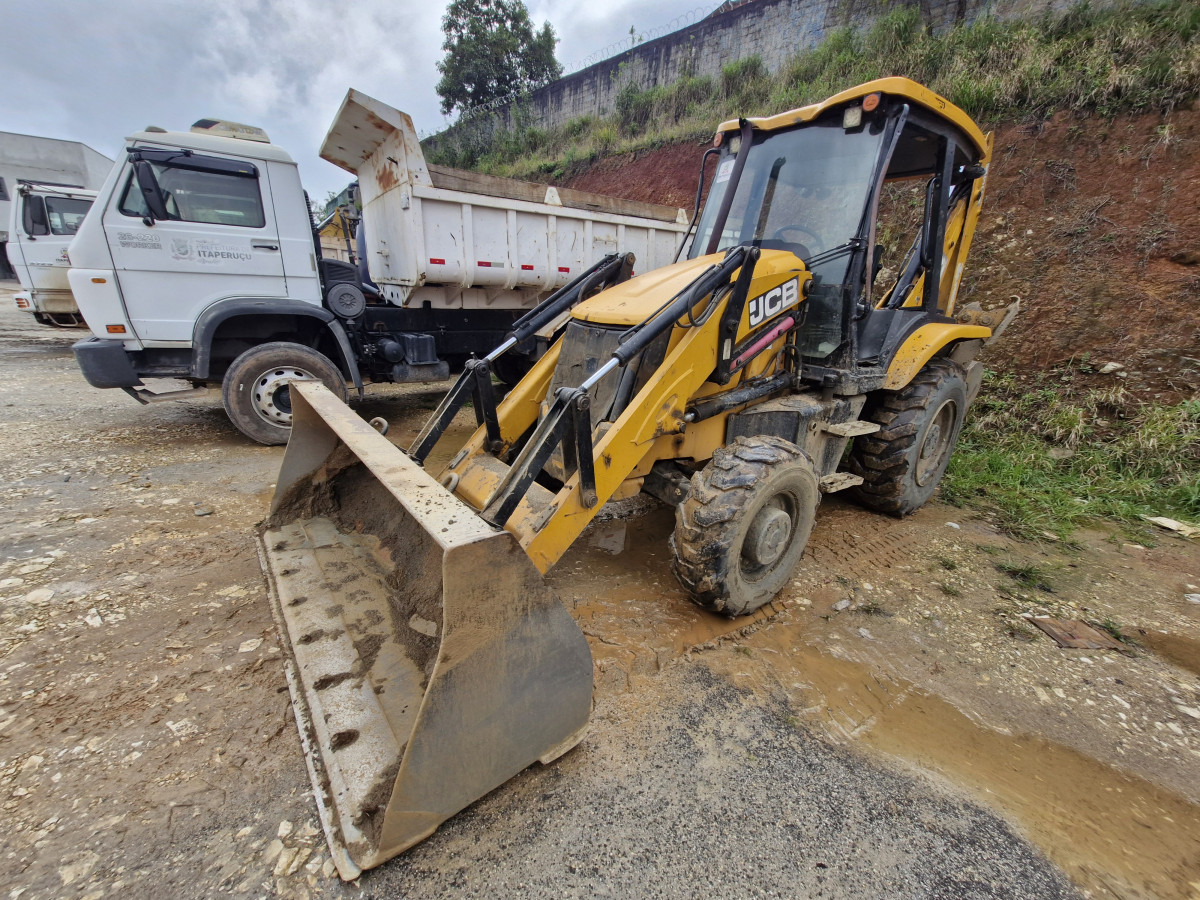 RETROESCAVADEIRA JCB 3CX | 2012 | DIESEL — foto 2
