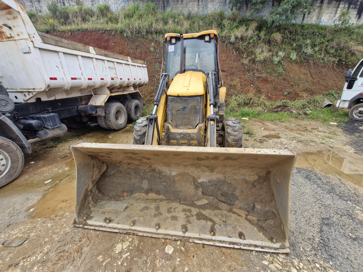 RETROESCAVADEIRA JCB 3CX | 2012 | DIESEL — foto 1