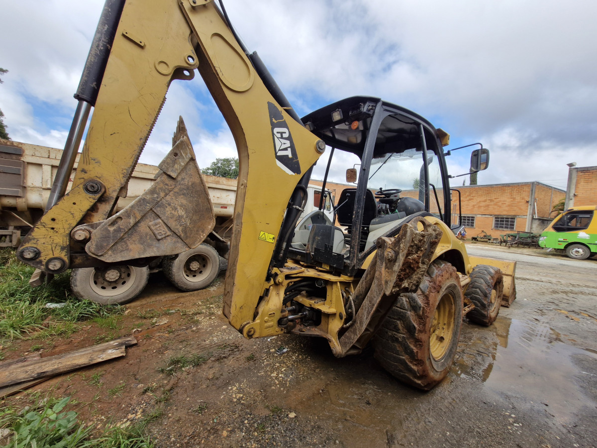 RETROESCAVADEIRA CATERPILLAR 416E | 2013 | DIESEL — foto 4