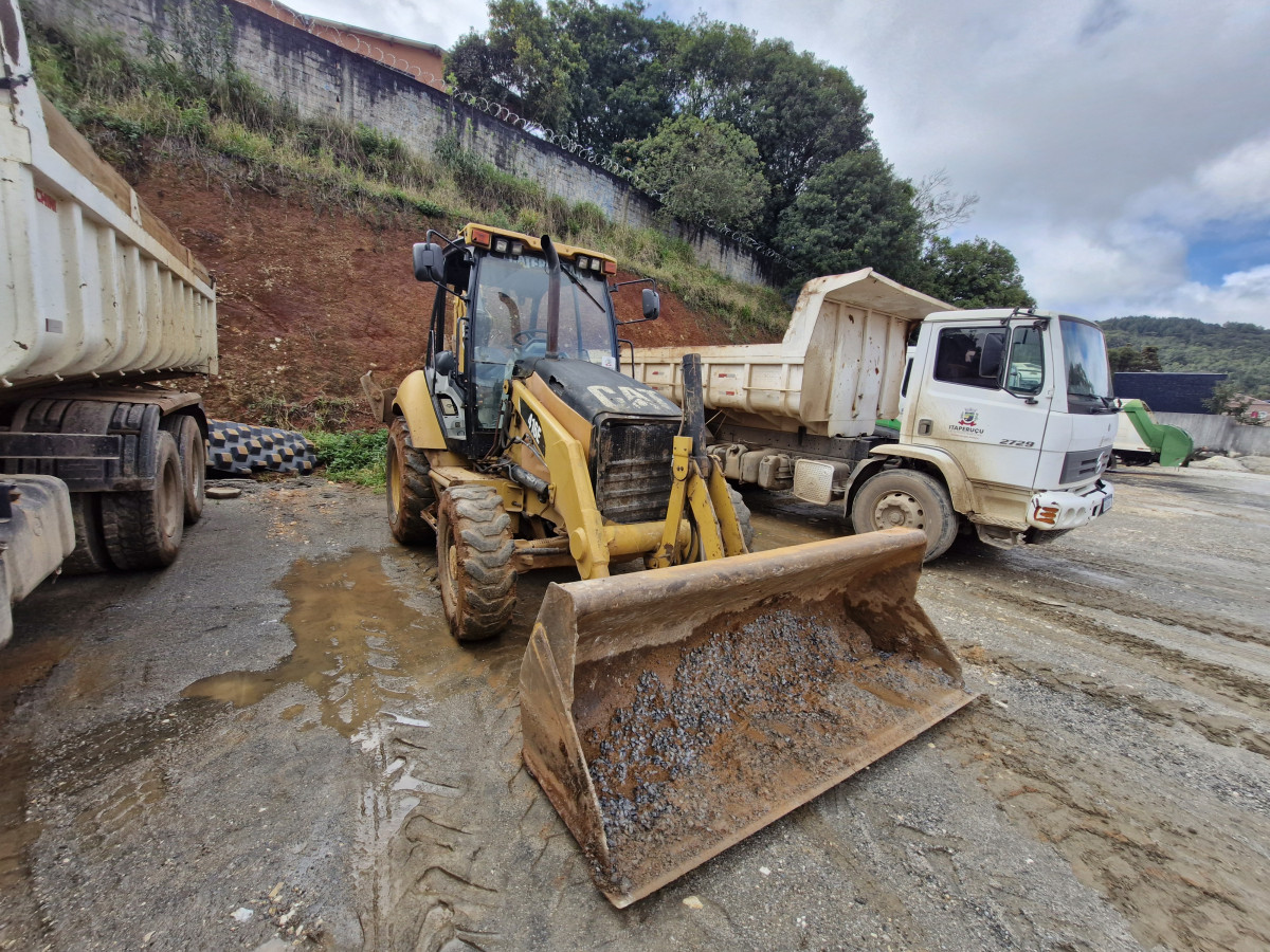 RETROESCAVADEIRA CATERPILLAR 416E | 2013 | DIESEL — foto 5
