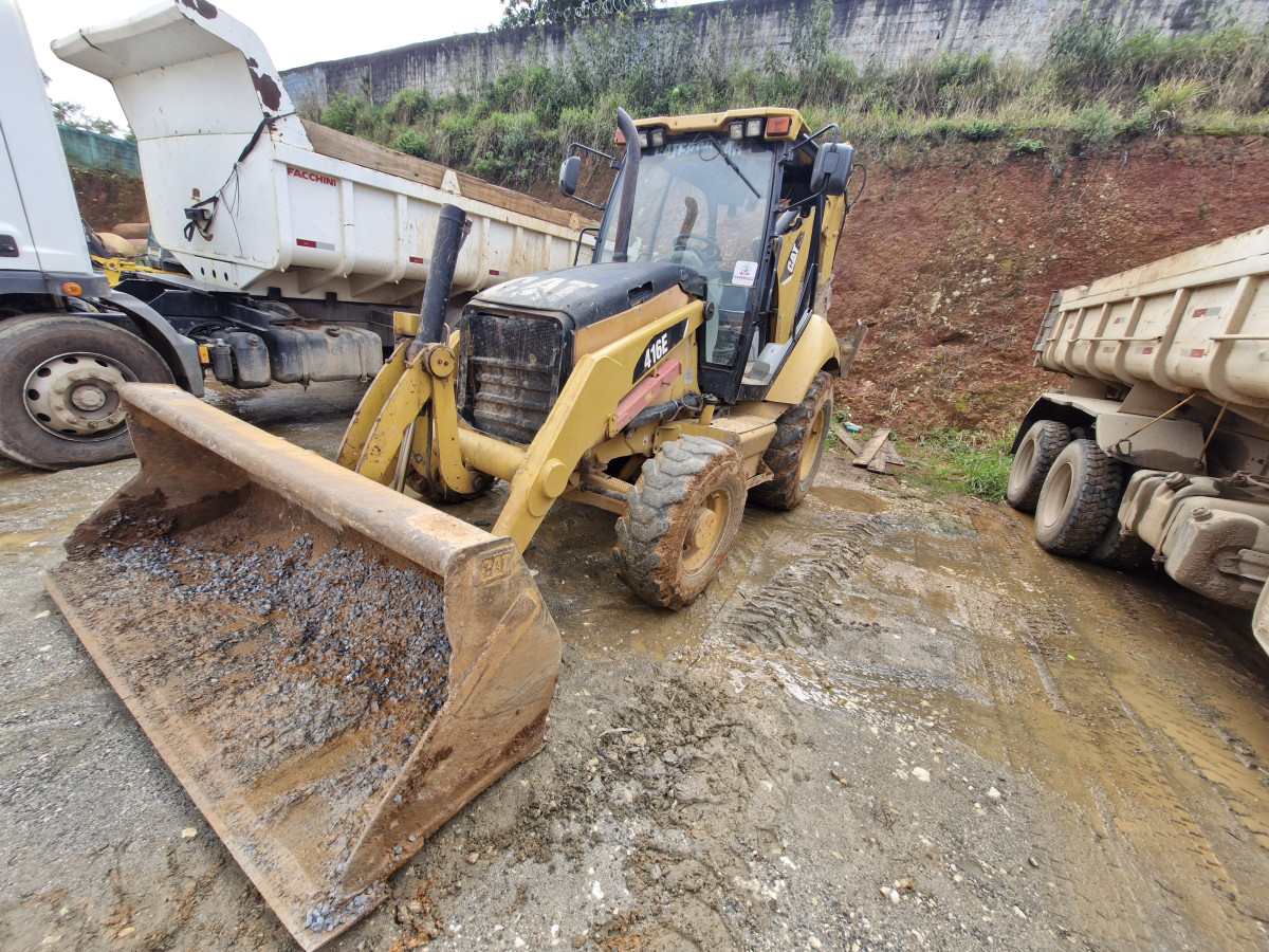 RETROESCAVADEIRA CATERPILLAR 416E | 2013 | DIESEL — foto 2