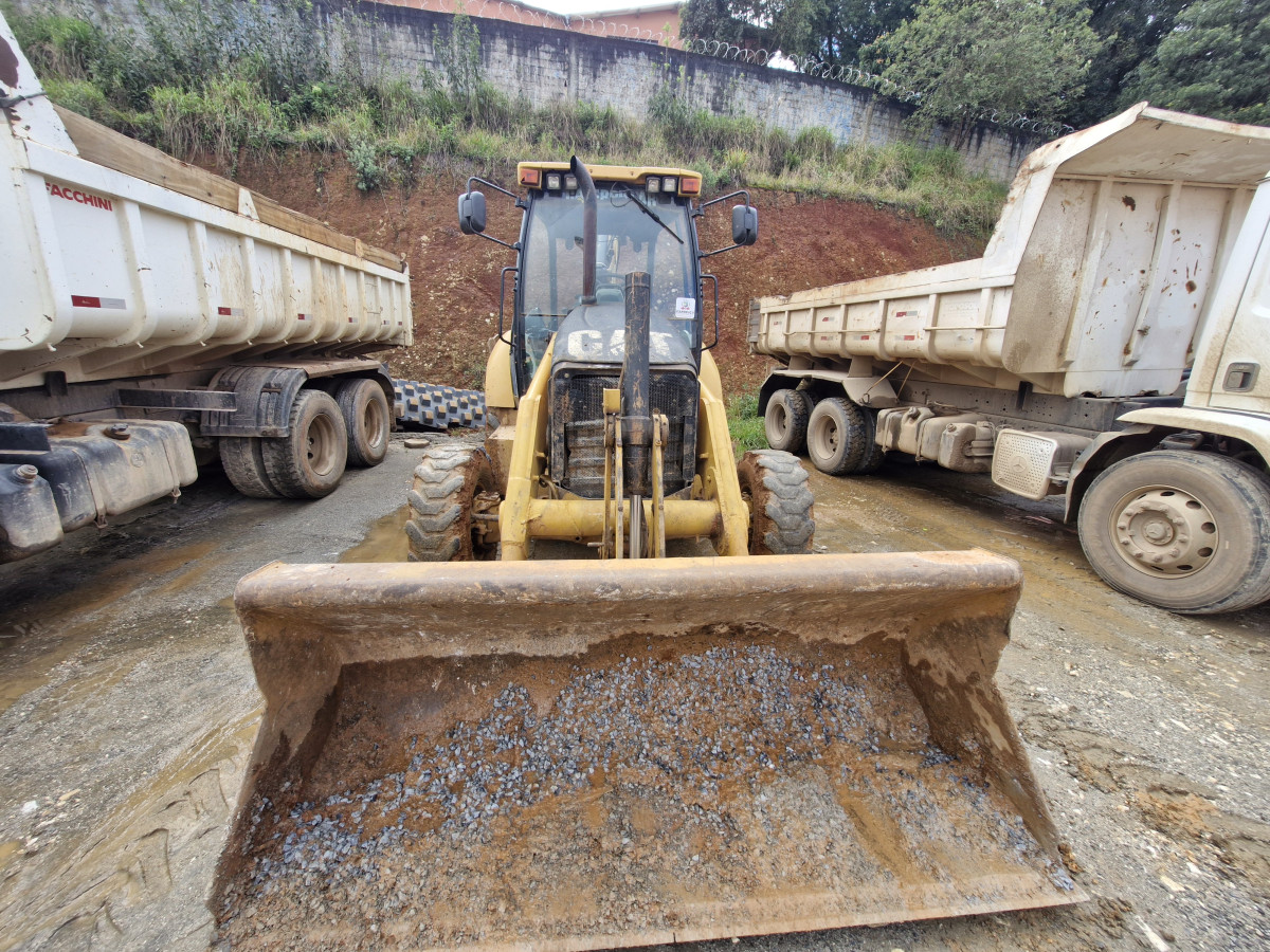 RETROESCAVADEIRA CATERPILLAR 416E | 2013 | DIESEL — foto 1