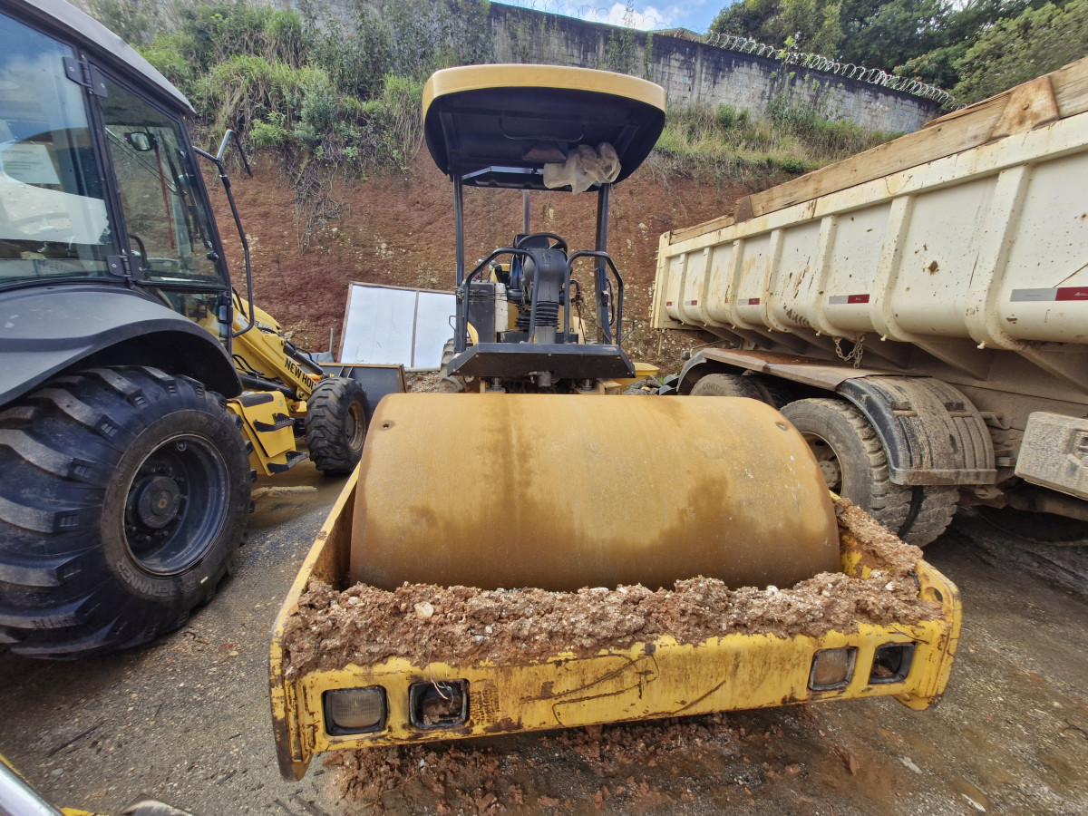 ROLO COMPACTADOR MULLER VAP55 | 2014 | DIESEL — foto 1