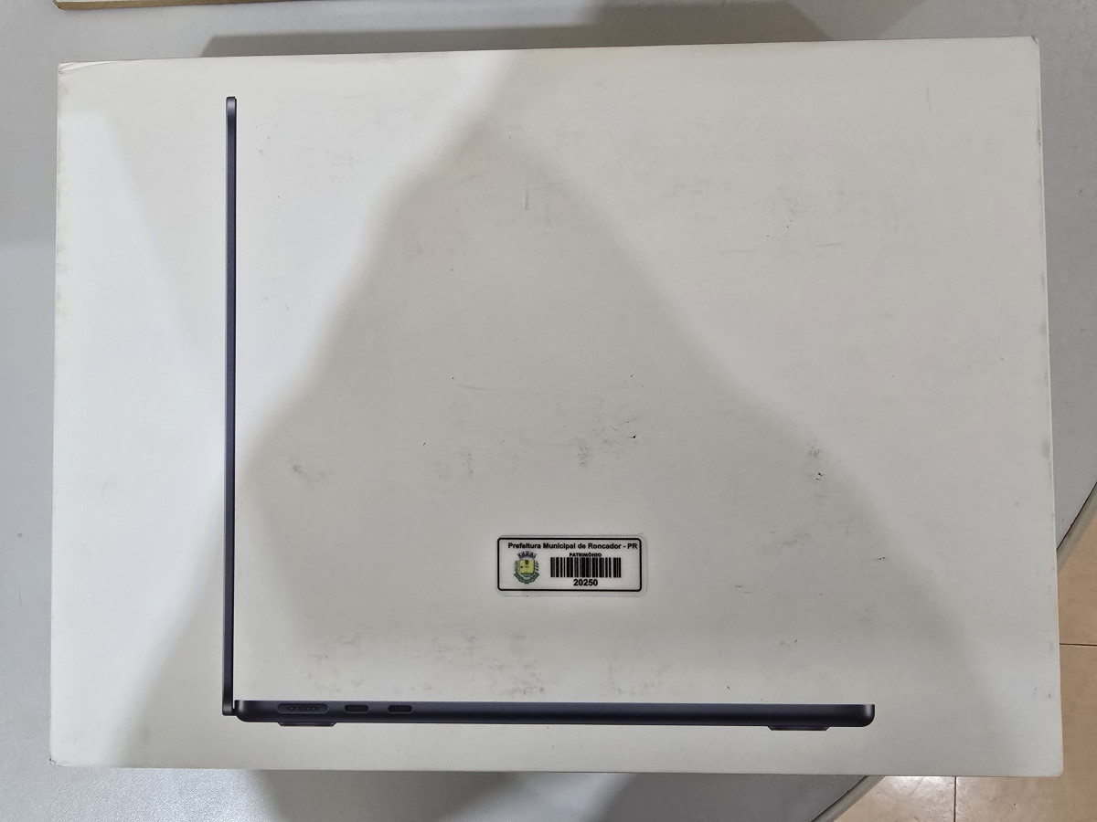 MacBook Air 13.6 – 16GB RAM 256GB SSD A2681 Patrimonio: 20250