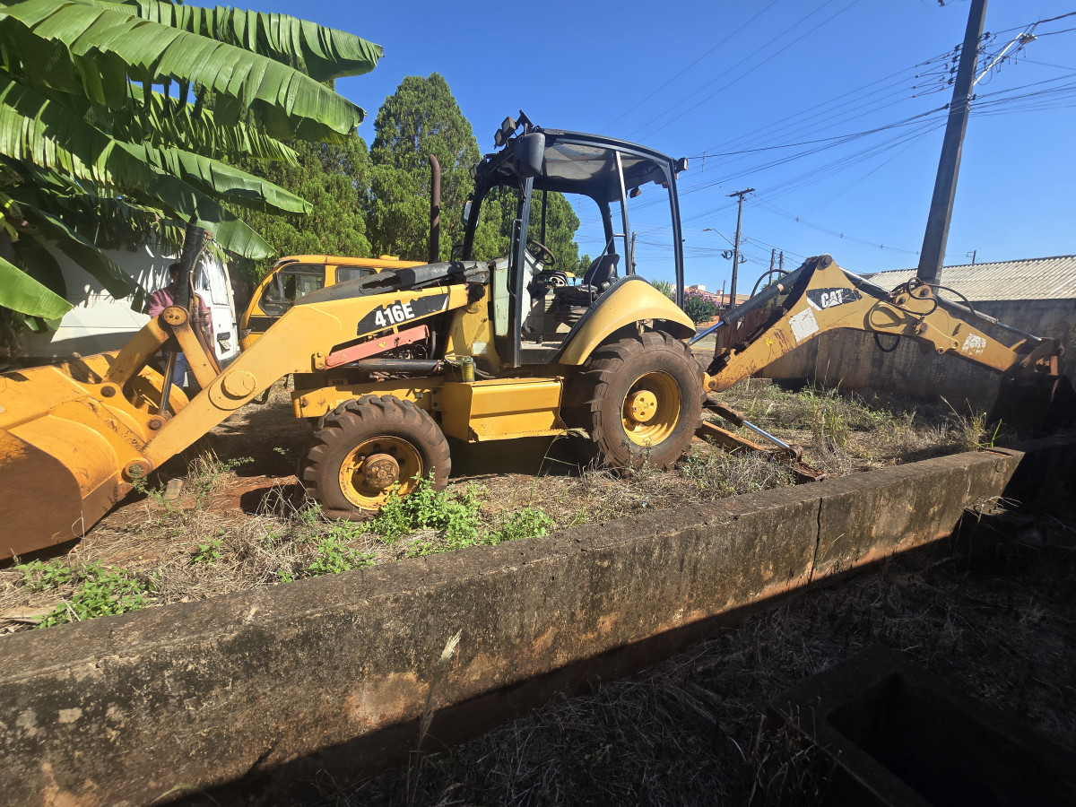 Lote 24 - Retroescavadeira Caterpillar 416e - 2014