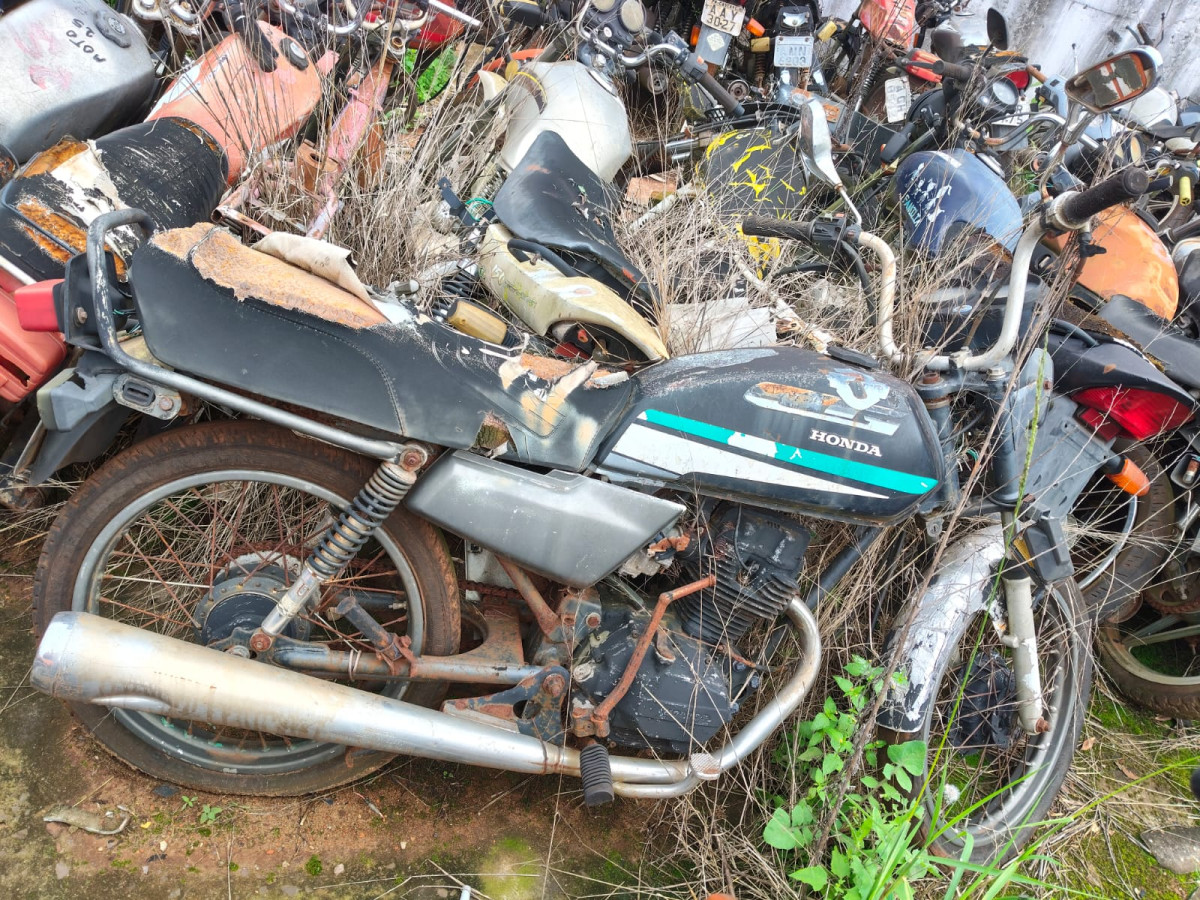 SUCATA INSERVÍVEL DE MOTOCICLETA HONDA/CG 125 — foto 2