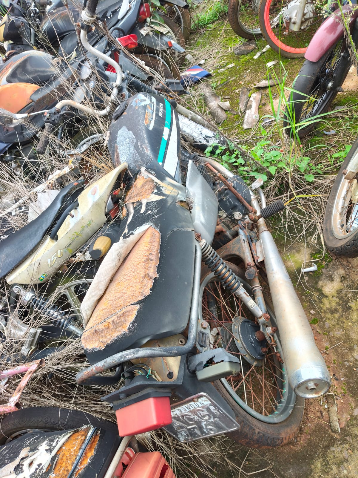SUCATA INSERVÍVEL DE MOTOCICLETA HONDA/CG 125 — foto 3