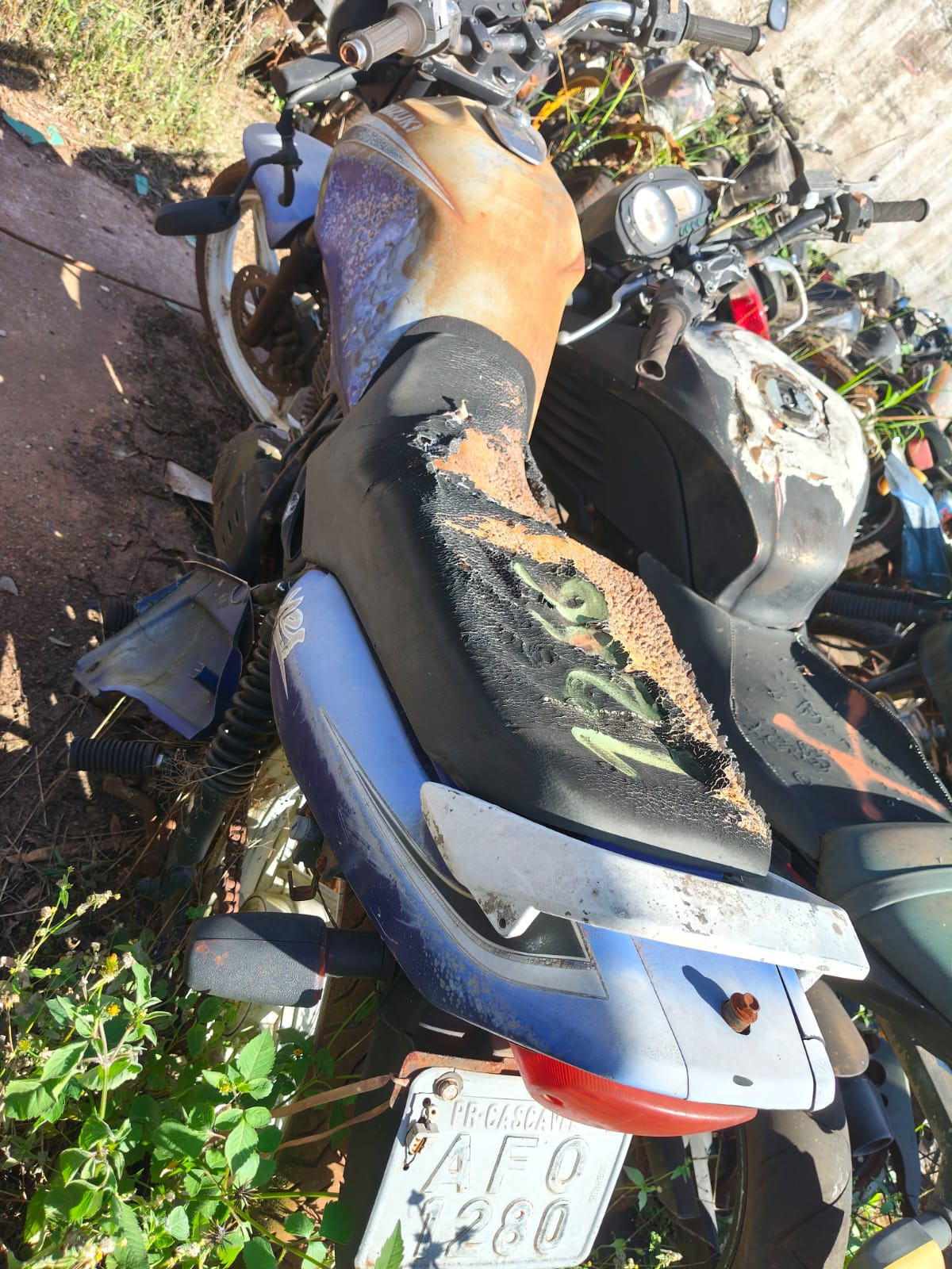 SUCATA INSERVÍVEL DE MOTOCICLETA SUZUKI YES125 — foto 3