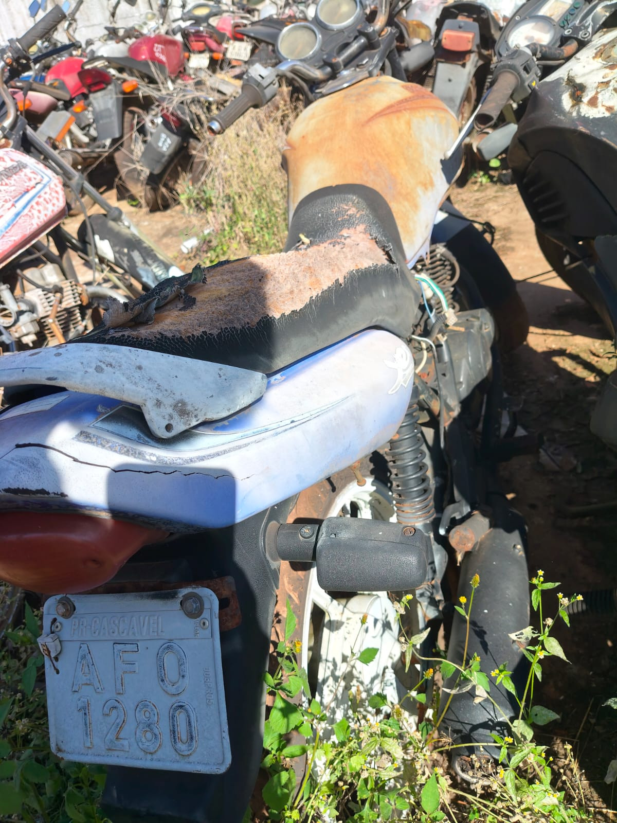 SUCATA INSERVÍVEL DE MOTOCICLETA SUZUKI YES125 — foto 1