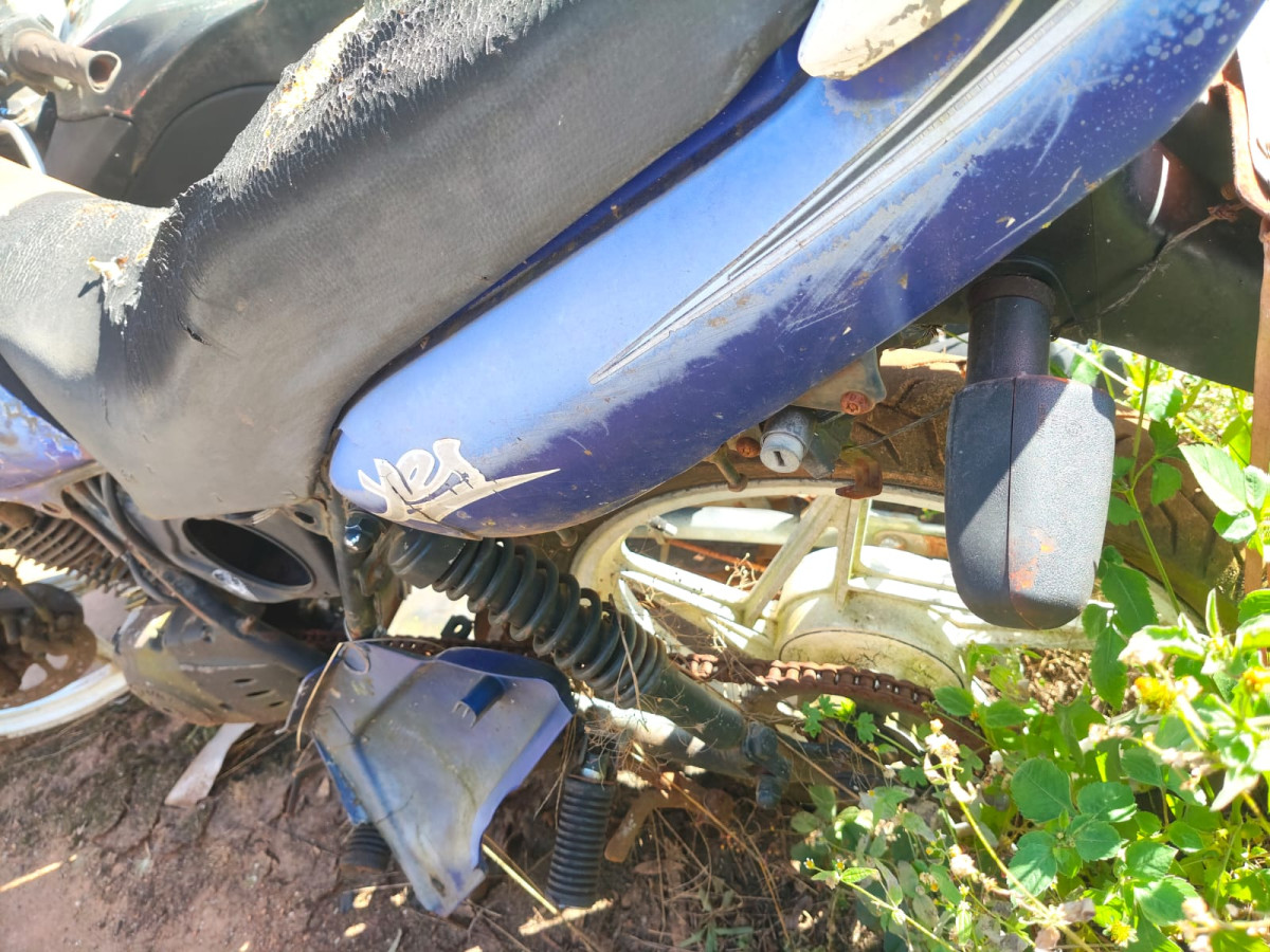 SUCATA INSERVÍVEL DE MOTOCICLETA SUZUKI YES125 — foto 4