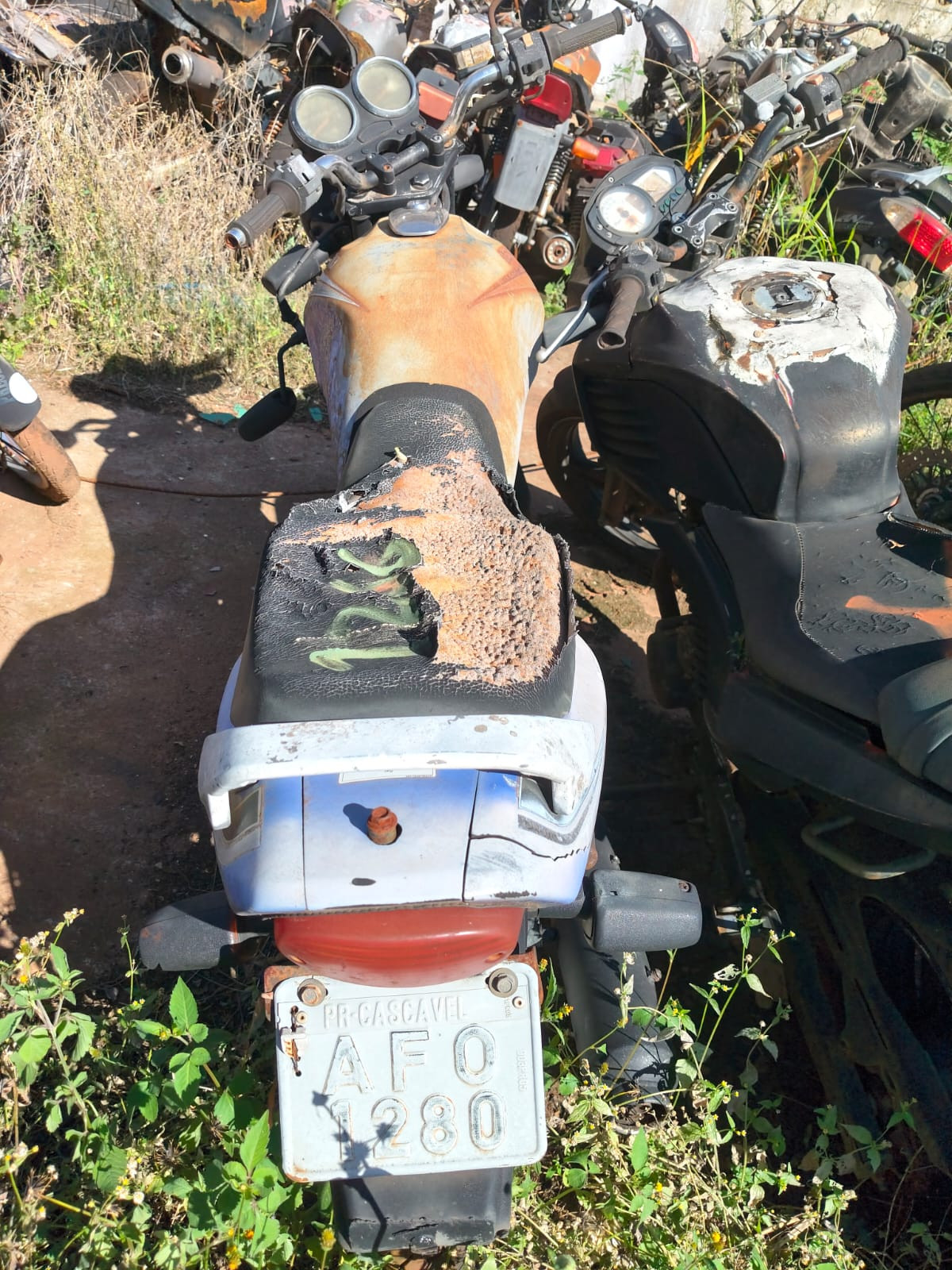 SUCATA INSERVÍVEL DE MOTOCICLETA SUZUKI YES125 — foto 2