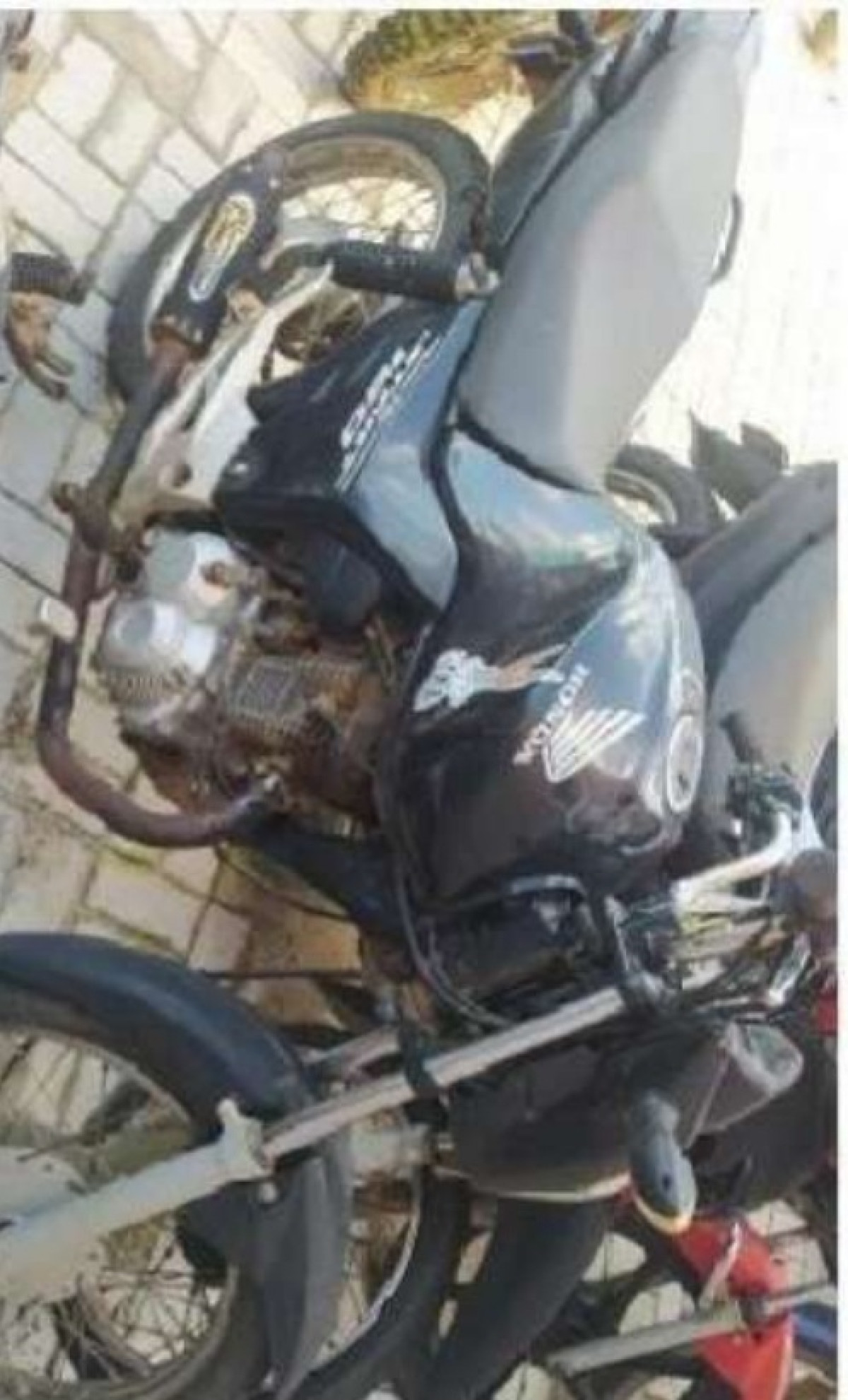 SUCATA INSERVÍVEL DE MOTOCICLETA HONDA/CG 160 START — foto 3