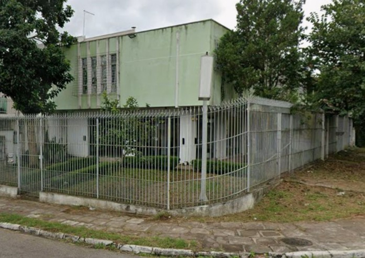 Terreno, com edificações para duas residências e comércio, situado à Rua Minas Gerais, nº 1065, Guaíra, Curitiba - PR. — foto 1