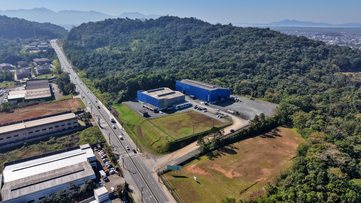 IMÓVEL INDUSTRIAL NA AV. SANTOS DUMONT, JOINVILLE — foto 4