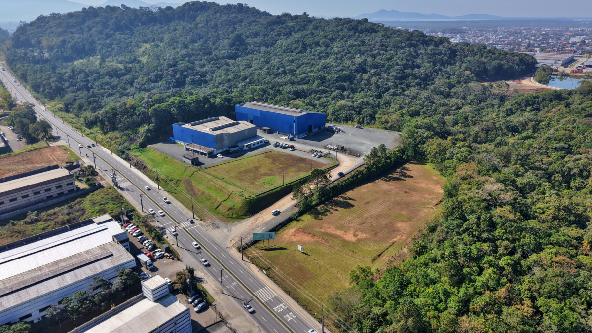 IMÓVEL INDUSTRIAL NA AV. SANTOS DUMONT, JOINVILLE — foto 3