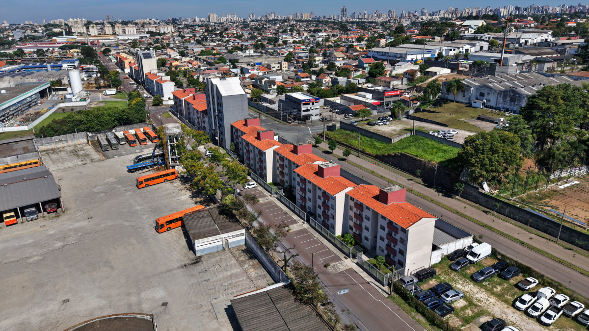 APARTAMENTO NO CONDOMÍNIO CONJUNTO RESIDENCIAL AVENIDA DA REPÚBLICA I, PAROLIN — foto 3