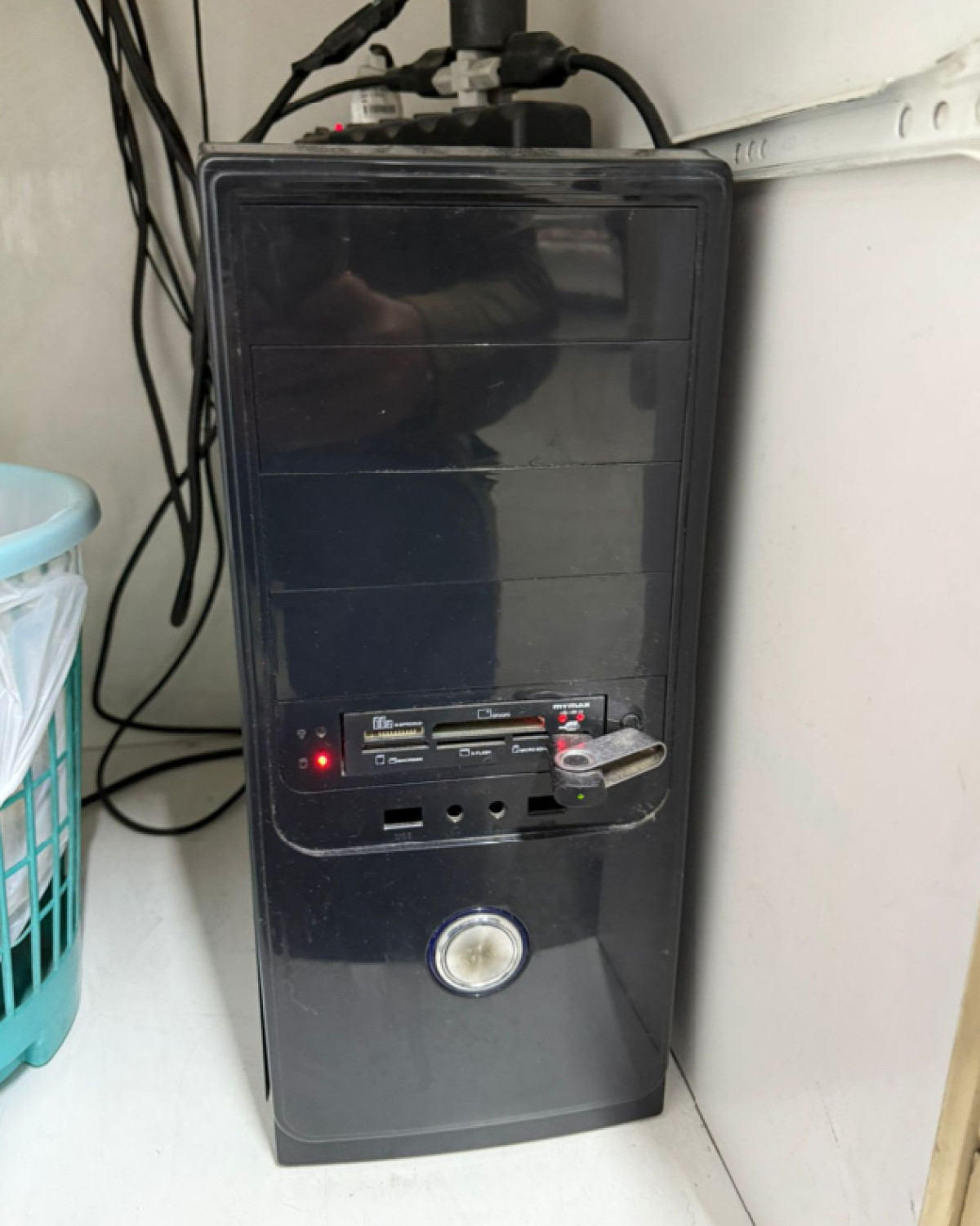 BALANÇA E COMPUTADOR — foto 2
