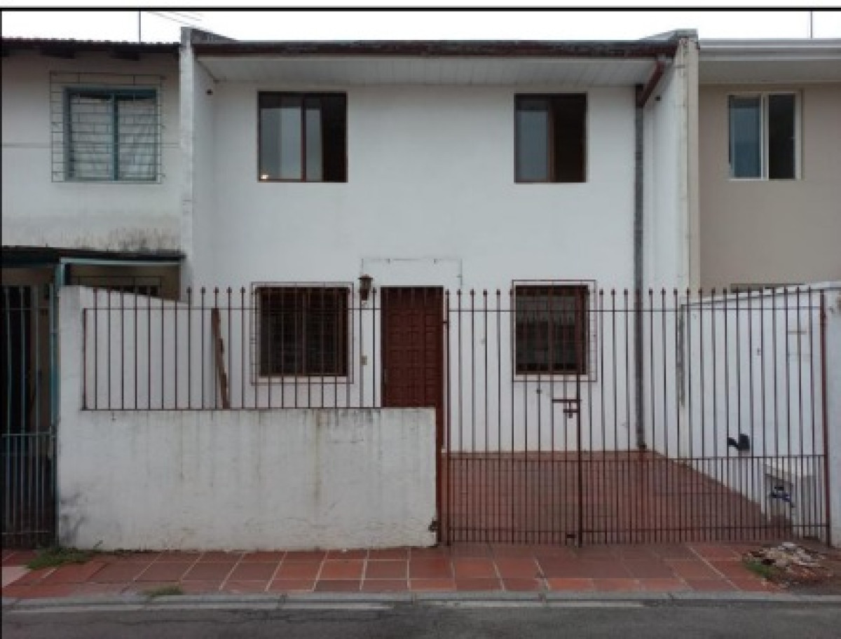 LEILÃO JUDICIAL DE UM IMÓVEL NO XAXIM EM CURITIBA - SOBRADO RESIDENCIAL — foto 2