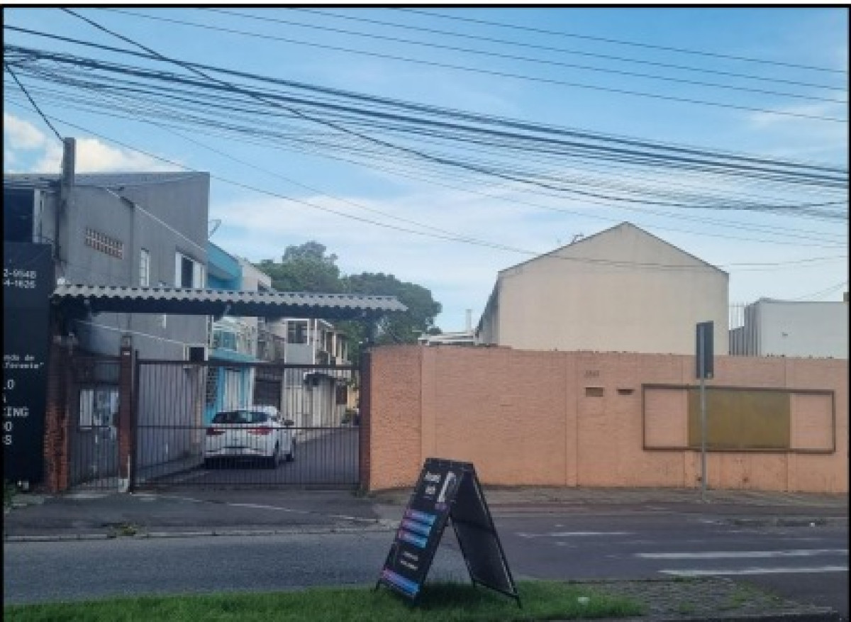 LEILÃO JUDICIAL DE UM IMÓVEL NO XAXIM EM CURITIBA - SOBRADO RESIDENCIAL — foto 1