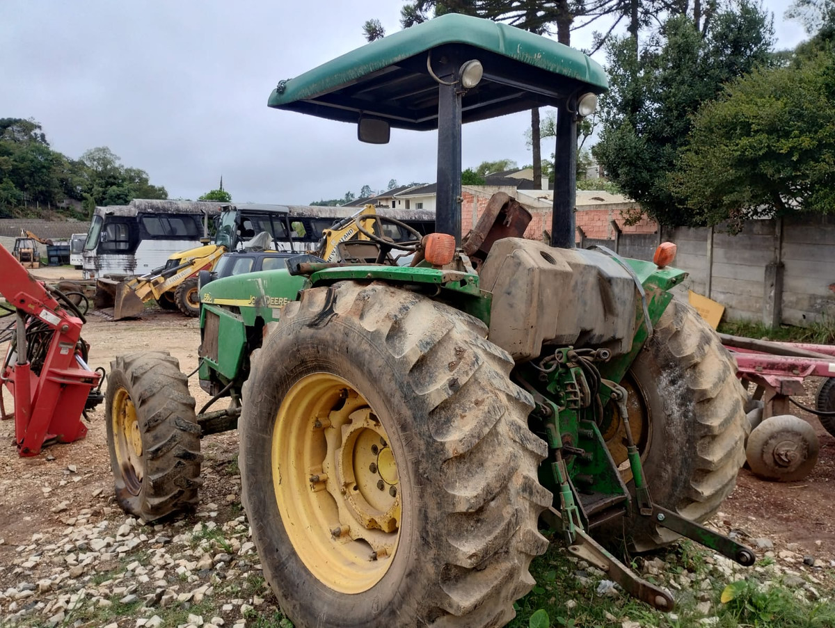 JOHN DEERE 5605 - Verde - Diesel - Espécie: Trator - Ano/Modelo: 2008 - Chassi: BM5605X080437 — foto 3